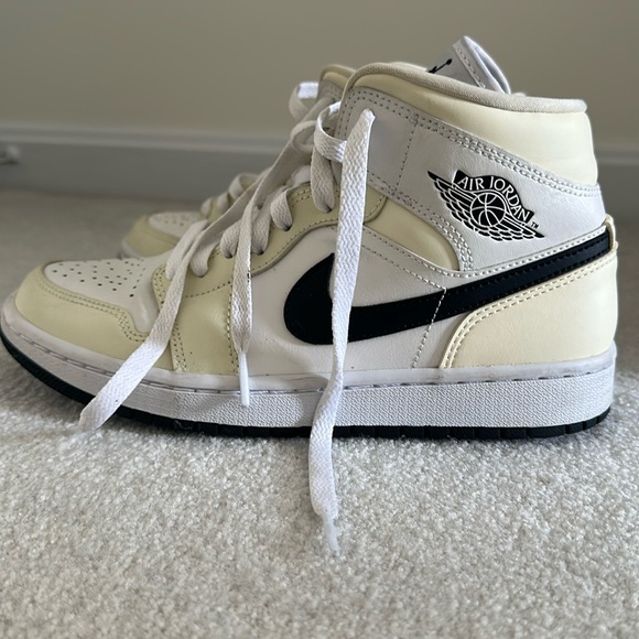 Nike Air Jordan Retro High Tops - Picture 1 of 4